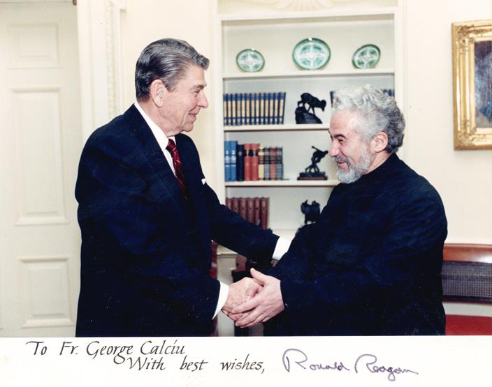 Părintele Gheorghe Calciu și președintele american Ronald Reagan